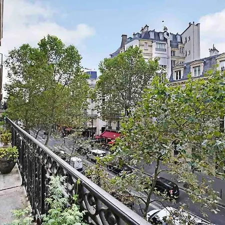 Champs Elysees : 200 M2 Avec Balcon 파리