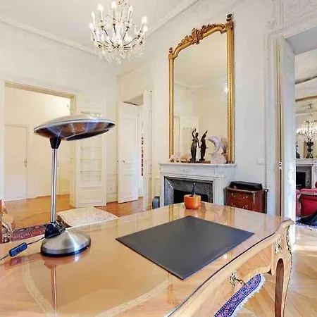Champs élysées : 200 M2 Avec Balcon