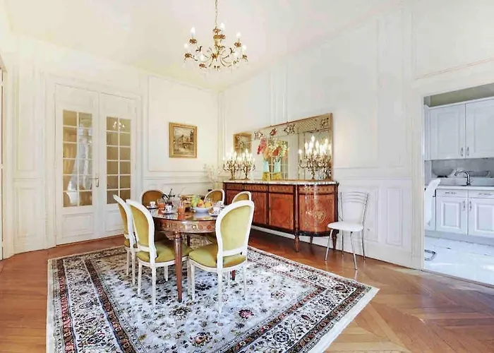 Champs élysées : 200 M2 Avec Balcon Appartement Paris