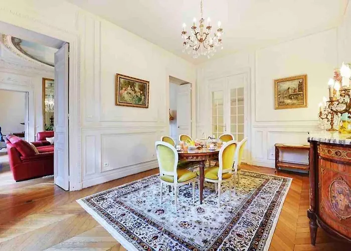 Champs élysées : 200 M2 Avec Balcon Appartement Paris