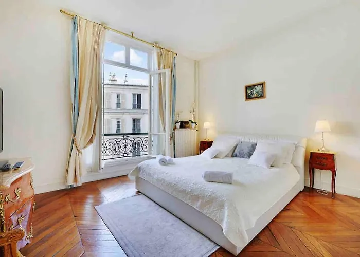 Champs élysées : 200 M2 Avec Balcon Appartement Paris
