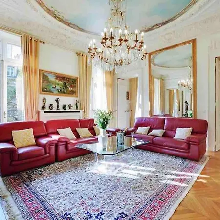 Champs Elysees : 200 M2 Avec Balcon דירה פריז
