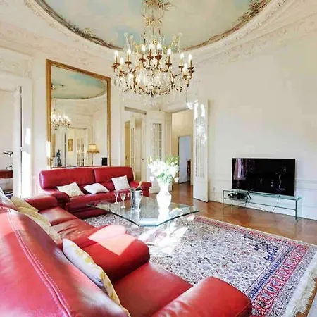 Champs Elysees : 200 M2 Avec Balcon
