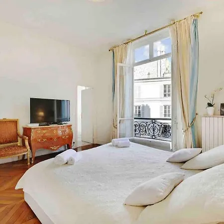 Champs élysées : 200 M2 Avec Balcon *