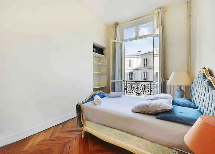 Champs Elysees : 200 M2 Avec Balcon Apartment Paris