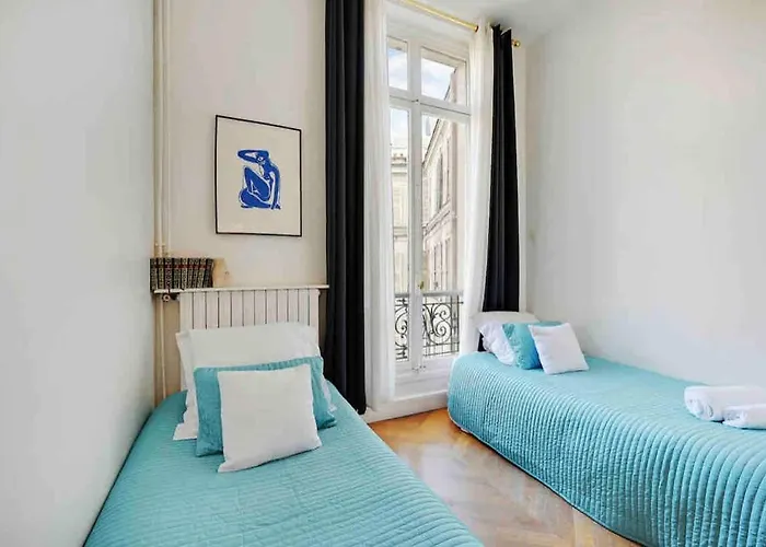 Champs Elysees : 200 M2 Avec Balcon Paris