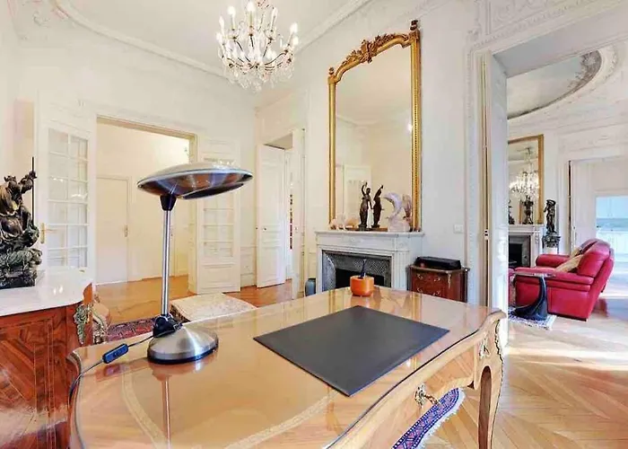 Champs Elysees : 200 M2 Avec Balcon