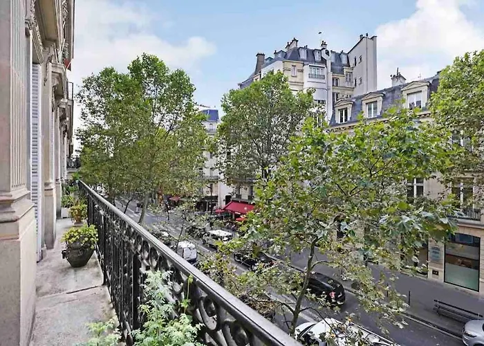 Champs Elysees : 200 M2 Avec Balcon Paris