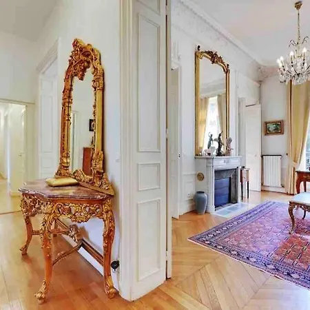 Champs Elysees : 200 M2 Avec Balcon Apartamento *