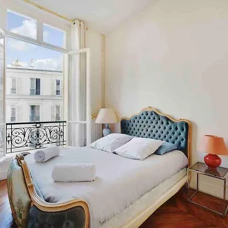 Appartement Champs élysées : 200 M2 Avec Balcon